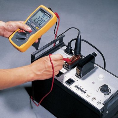 Цифровой мегаомметр CEM DT-5500